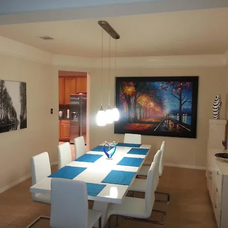 Large Modern Residence With Private Guest, Family Room & Business Office